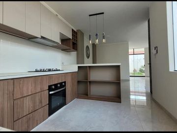 LINDA CASA DE ESTRENO CON PISCINA EN VENTA - URB. BOULEVARD PARK PLAZA - PIURA