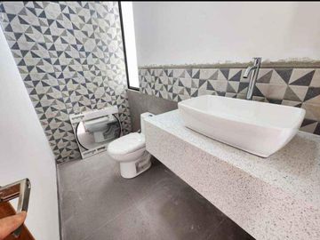 LINDA CASA DE ESTRENO CON PISCINA EN VENTA - URB. BOULEVARD PARK PLAZA - PIURA