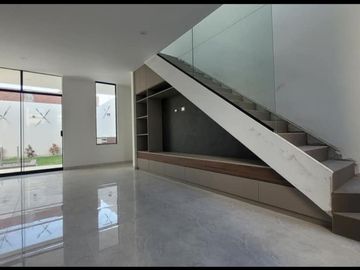 LINDA CASA DE ESTRENO CON PISCINA EN VENTA - URB. BOULEVARD PARK PLAZA - PIURA