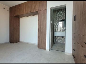LINDA CASA DE ESTRENO CON PISCINA EN VENTA - URB. BOULEVARD PARK PLAZA - PIURA