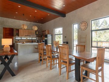 Villa for sale in Alfonsos, Cavite
