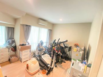 ขาย ทาวน์โฮม 3 ชั้น หมู่บ้าน บ้านกลางเมือง เกษตร-นวมินทร์ พื้นที่ 20 ตรว. 3 ห้องนอน 3 ห้องน้ำ หน้าบ้านตรงข้ามสวนสาธารณะ ไม่ชนกับบ้านอื่น พร้อมแอร์ครบท