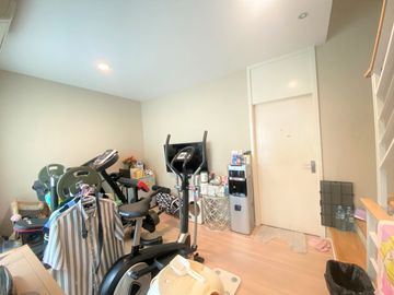 ขาย ทาวน์โฮม 3 ชั้น หมู่บ้าน บ้านกลางเมือง เกษตร-นวมินทร์ พื้นที่ 20 ตรว. 3 ห้องนอน 3 ห้องน้ำ หน้าบ้านตรงข้ามสวนสาธารณะ ไม่ชนกับบ้านอื่น พร้อมแอร์ครบท