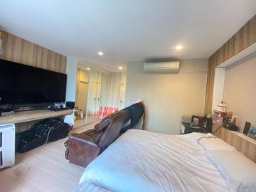ขาย ทาวน์โฮม 3 ชั้น หมู่บ้าน บ้านกลางเมือง เกษตร-นวมินทร์ พื้นที่ 20 ตรว. 3 ห้องนอน 3 ห้องน้ำ หน้าบ้านตรงข้ามสวนสาธารณะ ไม่ชนกับบ้านอื่น พร้อมแอร์ครบท