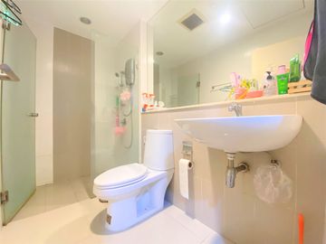 ขาย ทาวน์โฮม 3 ชั้น หมู่บ้าน บ้านกลางเมือง เกษตร-นวมินทร์ พื้นที่ 20 ตรว. 3 ห้องนอน 3 ห้องน้ำ หน้าบ้านตรงข้ามสวนสาธารณะ ไม่ชนกับบ้านอื่น พร้อมแอร์ครบท
