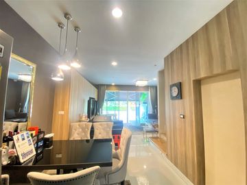 ขาย ทาวน์โฮม 3 ชั้น หมู่บ้าน บ้านกลางเมือง เกษตร-นวมินทร์ พื้นที่ 20 ตรว. 3 ห้องนอน 3 ห้องน้ำ หน้าบ้านตรงข้ามสวนสาธารณะ ไม่ชนกับบ้านอื่น พร้อมแอร์ครบท