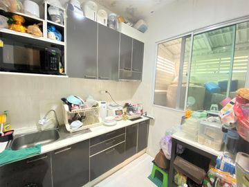 ขาย ทาวน์โฮม 3 ชั้น หมู่บ้าน บ้านกลางเมือง เกษตร-นวมินทร์ พื้นที่ 20 ตรว. 3 ห้องนอน 3 ห้องน้ำ หน้าบ้านตรงข้ามสวนสาธารณะ ไม่ชนกับบ้านอื่น พร้อมแอร์ครบท