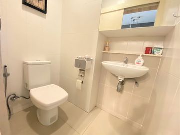 ขาย ทาวน์โฮม 3 ชั้น หมู่บ้าน บ้านกลางเมือง เกษตร-นวมินทร์ พื้นที่ 20 ตรว. 3 ห้องนอน 3 ห้องน้ำ หน้าบ้านตรงข้ามสวนสาธารณะ ไม่ชนกับบ้านอื่น พร้อมแอร์ครบท