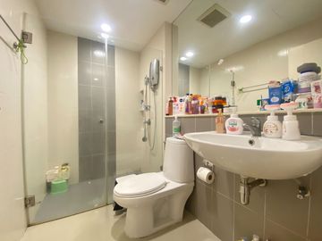 ขาย ทาวน์โฮม 3 ชั้น หมู่บ้าน บ้านกลางเมือง เกษตร-นวมินทร์ พื้นที่ 20 ตรว. 3 ห้องนอน 3 ห้องน้ำ หน้าบ้านตรงข้ามสวนสาธารณะ ไม่ชนกับบ้านอื่น พร้อมแอร์ครบท