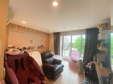 ขาย ทาวน์โฮม 3 ชั้น หมู่บ้าน บ้านกลางเมือง เกษตร-นวมินทร์ พื้นที่ 20 ตรว. 3 ห้องนอน 3 ห้องน้ำ หน้าบ้านตรงข้ามสวนสาธารณะ ไม่ชนกับบ้านอื่น พร้อมแอร์ครบท