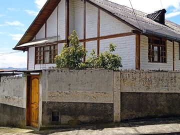 INNOVOCASA VENDE HERMOSA CASA INDEPENDIENTE SECTOR CHILLOGALLO