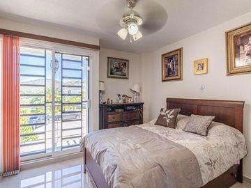 CASA EN VENTA EN XOCHITEPEC, A LA ALTURA DEL WTC DE MORELOS. ALBERCAS, 3 RECÁMARAS Y AMENIDADES.
