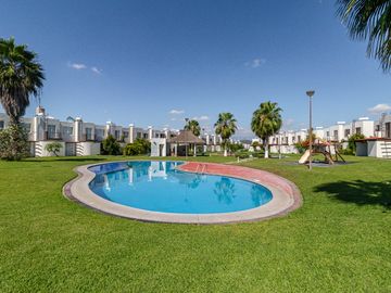CASA EN VENTA EN XOCHITEPEC, A LA ALTURA DEL WTC DE MORELOS. ALBERCAS, 3 RECÁMARAS Y AMENIDADES.