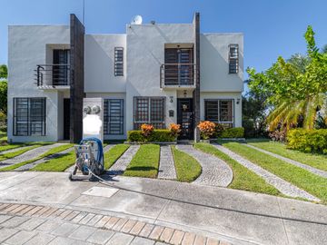 CASA EN VENTA EN XOCHITEPEC, A LA ALTURA DEL WTC DE MORELOS. ALBERCAS, 3 RECÁMARAS Y AMENIDADES.