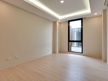 Brand New 3 Storey Townhouse in Teacher's Village, Quezon City