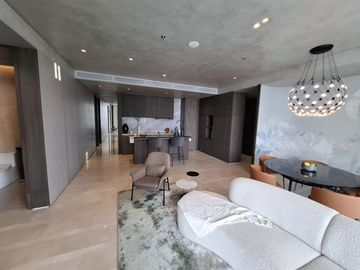 FOR SALE LUXURY APARTMENT Verde Two 31st Floor, 3 Bedroom Fully Furnished 230 sqm.