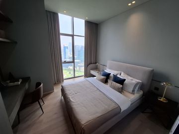 FOR SALE LUXURY APARTMENT Verde Two 31st Floor, 3 Bedroom Fully Furnished 230 sqm.