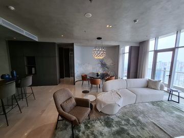 FOR SALE LUXURY APARTMENT Verde Two 31st Floor, 3 Bedroom Fully Furnished 230 sqm.