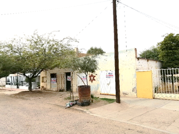 SE VENDE CASA CON UNA PEQUEÑA BODEGA