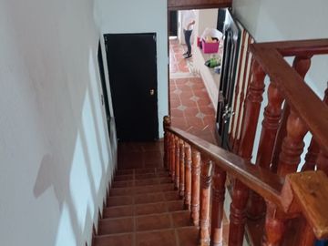 CASA EN VENTA EN LOMA ALTA MUY CERCA DE SIERRA LEONA Y AV SALVADOR NAVA, MONTES CARPATOS