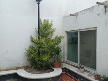 CASA EN VENTA EN LOMA ALTA MUY CERCA DE SIERRA LEONA Y AV SALVADOR NAVA, MONTES CARPATOS