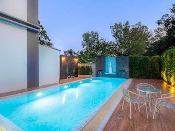 Modern house style, 4 bedrooms, with private swimming pool,nice garden. Very wide area, 300 square wah, good location near Mae Jo fresh market, Mae Jo