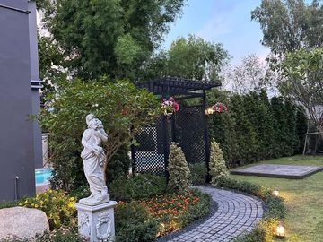 Modern house style, 4 bedrooms, with private swimming pool,nice garden. Very wide area, 300 square wah, good location near Mae Jo fresh market, Mae Jo