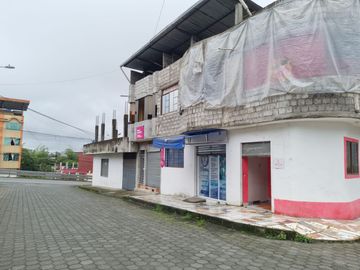 Vendo casa en la Calle César Augusto Villacrés y Abraham Calazacón
