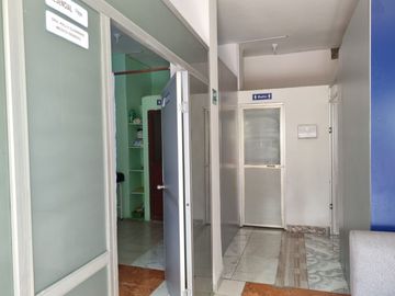 Vendo casa en la Calle César Augusto Villacrés y Abraham Calazacón