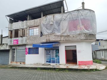 Vendo casa en la Calle César Augusto Villacrés y Abraham Calazacón