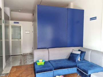 Vendo casa en la Calle César Augusto Villacrés y Abraham Calazacón
