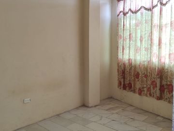 Vendo casa en la Calle César Augusto Villacrés y Abraham Calazacón