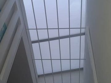 HERMOSA CASA RESINDECIAL DEL LAGO, AIRE ACONDICIONADO, MUROS ANTI RUIDO