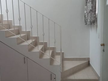 HERMOSA CASA RESINDECIAL DEL LAGO, AIRE ACONDICIONADO, MUROS ANTI RUIDO