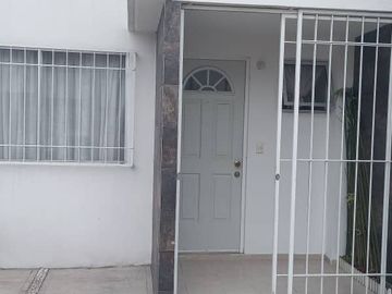 HERMOSA CASA RESINDECIAL DEL LAGO, AIRE ACONDICIONADO, MUROS ANTI RUIDO