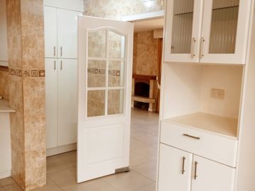 Triplex de venta amplio e iluminado departamento 4d, El Condado, seguridad