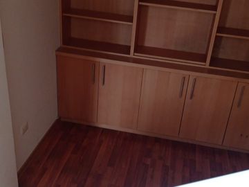 Triplex de venta amplio e iluminado departamento 4d, El Condado, seguridad