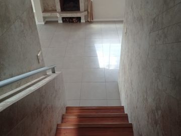 Triplex de venta amplio e iluminado departamento 4d, El Condado, seguridad
