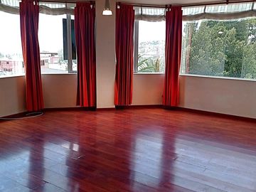 Triplex de venta amplio e iluminado departamento 4d, El Condado, seguridad