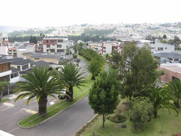 Triplex de venta amplio e iluminado departamento 4d, El Condado, seguridad