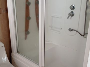 Triplex de venta amplio e iluminado departamento 4d, El Condado, seguridad