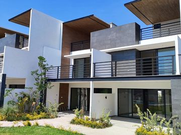 Venta de casa estilo contemporaneo en Aiyana, fraccionamiento Santa Fe en Xochitepec, Mor.