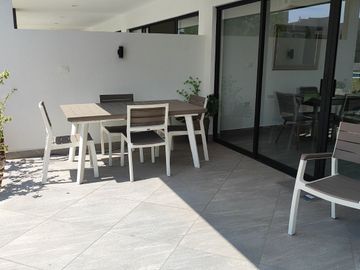 Venta de casa estilo contemporaneo en Aiyana, fraccionamiento Santa Fe en Xochitepec, Mor.