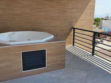 Venta de casa estilo contemporaneo en Aiyana, fraccionamiento Santa Fe en Xochitepec, Mor.