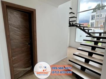 Casa moderna con amplia área verde, Sector Río Amarillo C802