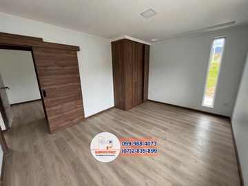 Casa moderna con amplia área verde, Sector Río Amarillo C802