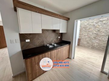 Casa moderna con amplia área verde, Sector Río Amarillo C802