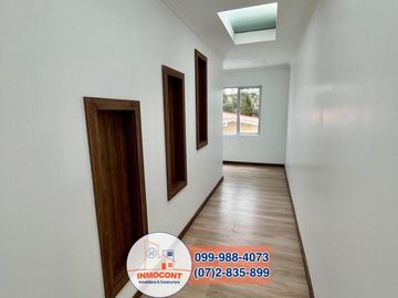 Casa moderna con amplia área verde, Sector Río Amarillo C802