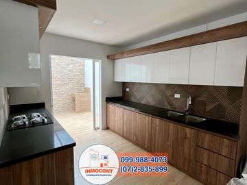 Casa moderna con amplia área verde, Sector Río Amarillo C802