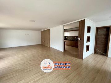 Casa moderna con amplia área verde, Sector Río Amarillo C802